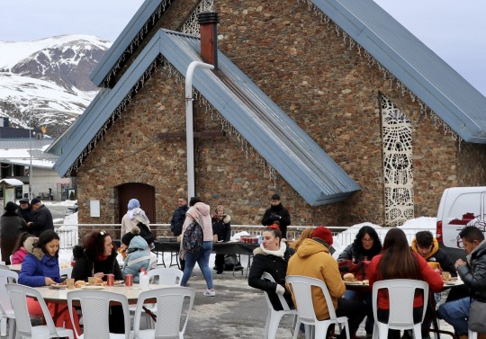 dinar germanor carnaval el pas de la casa