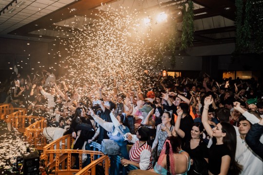 grup versions carnaval encamp