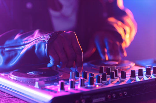 dj carnaval encamp 2024