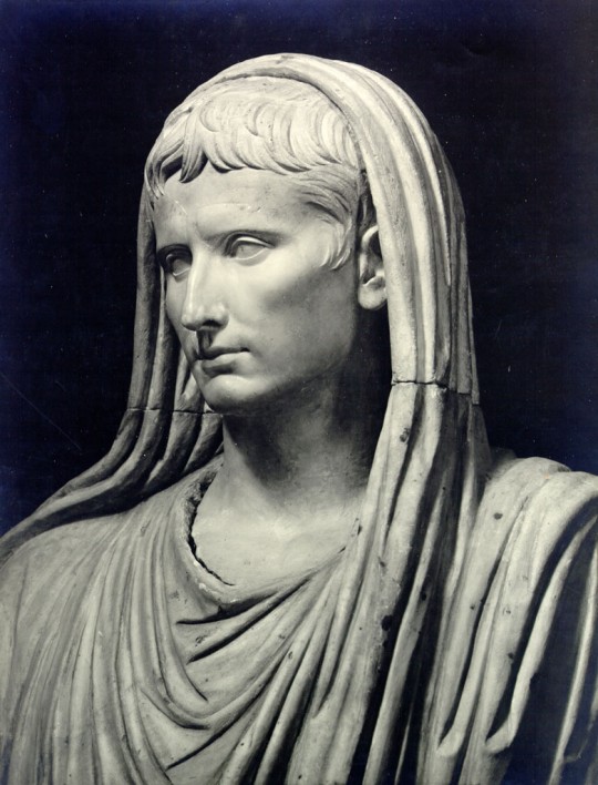 Augustus, pontifex maximus, al Museu de Roma