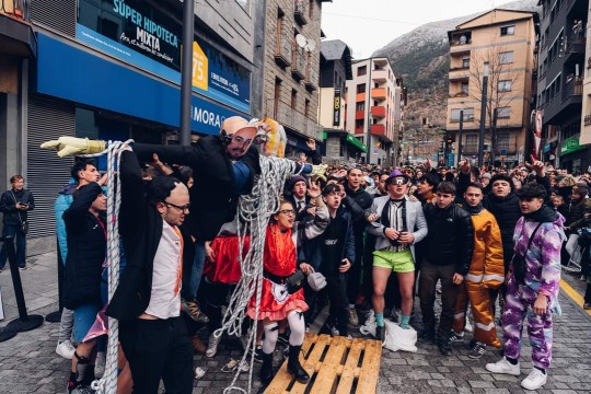 treball carnaval biblioteca encamp