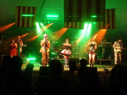 grup de versions loca histeria encamp